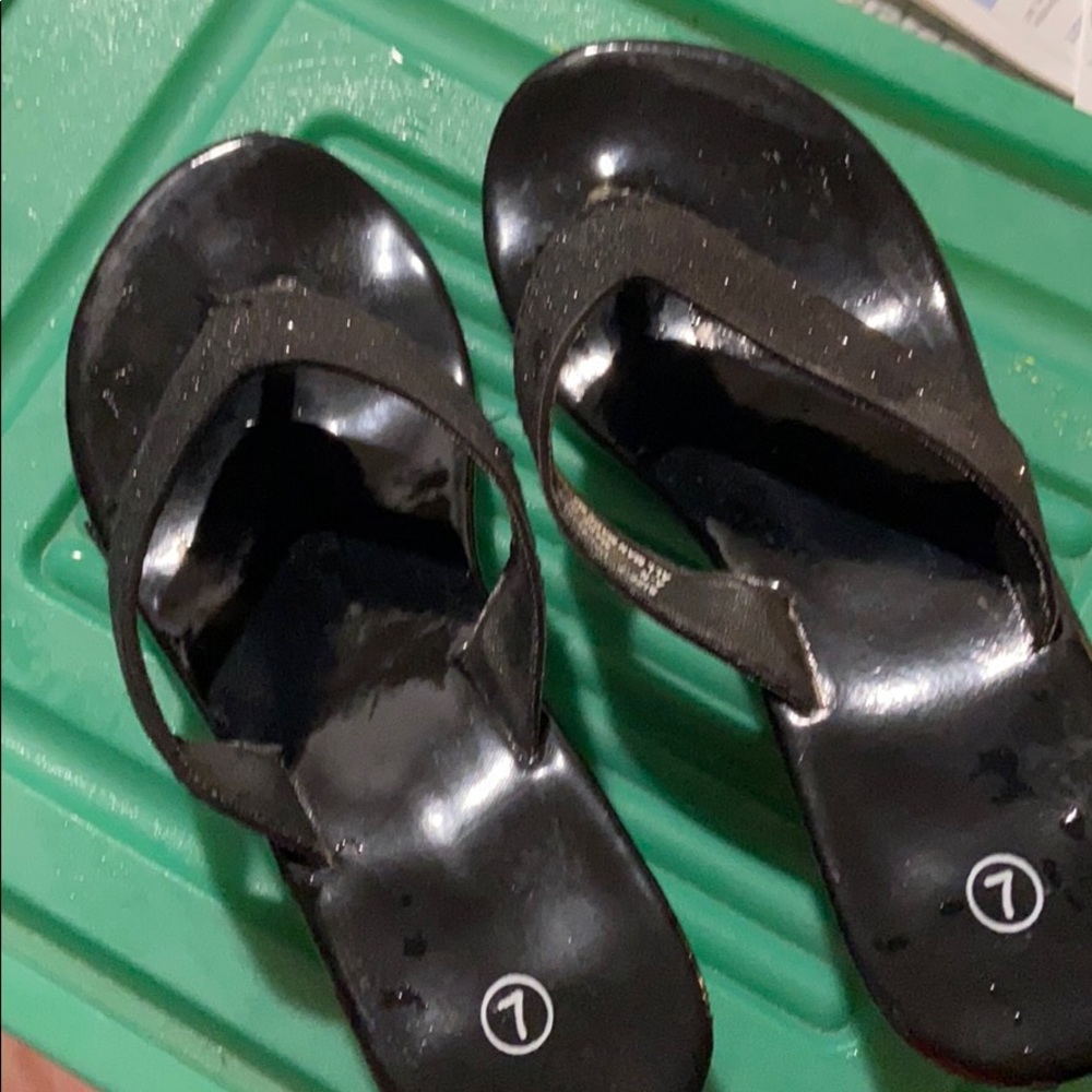 cute thong sandals... casual or dress ‘EM up!!